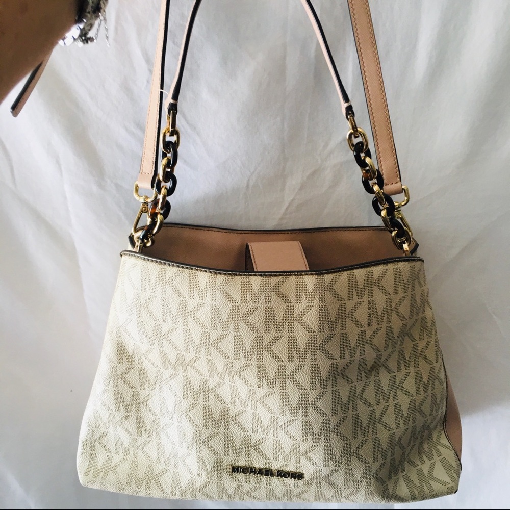 Micheal Kors crossbody purse